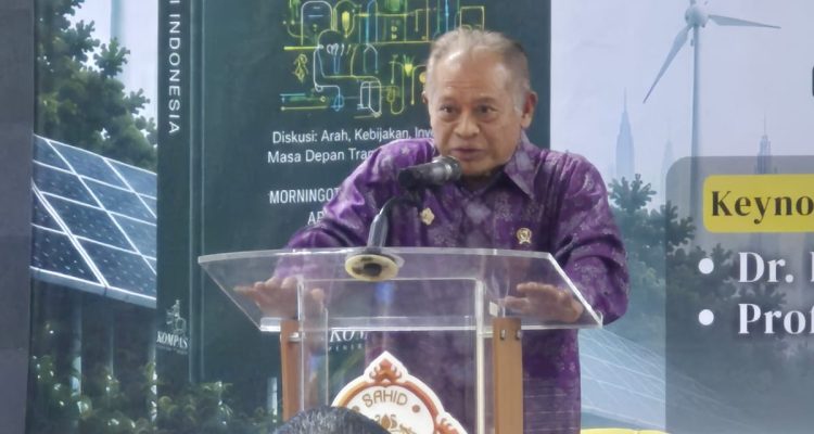 Ketua Umum IKAL Prof. Dr. Ir. Purnomo Yusgiantoro, M.Sc., M.A., Ph.D., IPU saat memberi kata pengantar pada peluncuran buku "Transisi Energi di Indonesia" yang berlangsung di Universitas Sahid, Jakarta, Jumat (4/9/2026). Foto: TelstraNews/Red