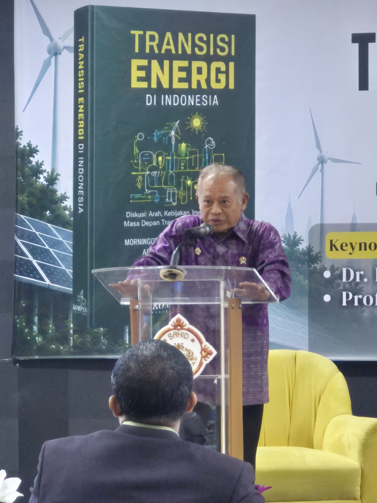 Ketua Umum IKAL Prof. Dr. Ir. Purnomo Yusgiantoro, M.Sc., M.A., Ph.D., IPU saat memberi kata pengantar pada peluncuran buku "Transisi Energi di Indonesia" yang berlangsung di Universitas Sahid, Jakarta, Jumat (4/9/2026). Foto: TelstraNews/Red