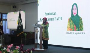 Ketua Umum PATPI periode 2022-2026 Prof. Giyatmi memberi kata sambutan pada Kongres PATPI 2026. Sumber foto: TelstraNews.com/PR