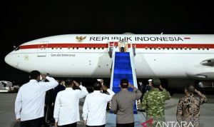 Presiden Prabowo Subianto memberikan salam hormat kepada jajaran menteri yang melepas keberangkatan dirinya ke Vladivostok, Rusia, di Pangkalan Udara TNI AU (Lanud) Halim Perdanakusuma, Jakarta, Selasa (1/9/2026). TelstraNews/Antara Presiden Prabowo Subianto memberikan salam hormat kepada jajaran menteri yang melepas keberangkatan dirinya ke Vladivostok, Rusia, di Pangkalan Udara TNI AU (Lanud) Halim Perdanakusuma, Jakarta, Selasa (1/9/2026). TelstraNews/Antara