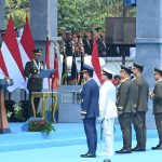 Presiden Prabowo anugerahkan Bintang Mahaputra. Sumber foto: TelstraNews.com/Puspen TNI