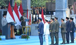 Presiden Prabowo anugerahkan Bintang Mahaputra. Sumber foto: TelstraNews.com/Puspen TNI Presiden Prabowo anugerahkan Bintang Mahaputra. Sumber foto: TelstraNews.com/Puspen TNI